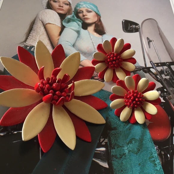1960's vintage daisy pin & earrings red & white - Picture 2 of 7